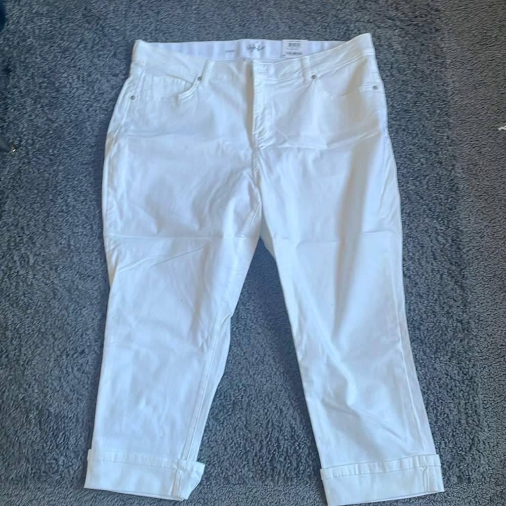 Style & Co White Capri Jeans - NWT - 16W